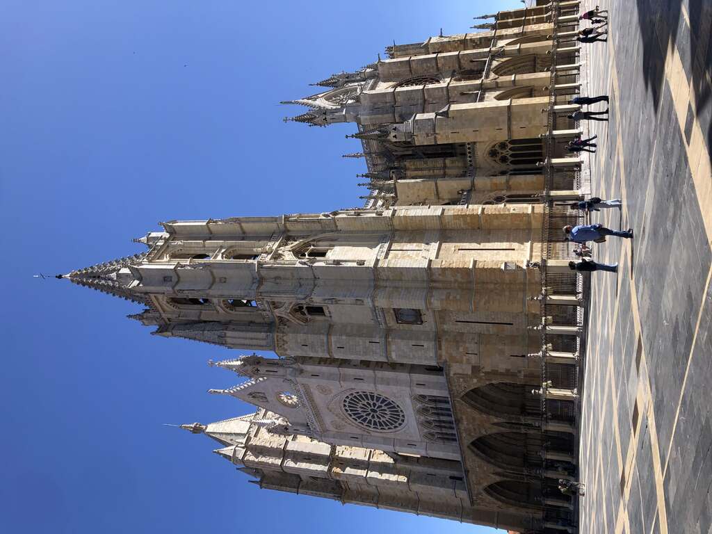 Die Kathedrale von León und ihr Vorplatz