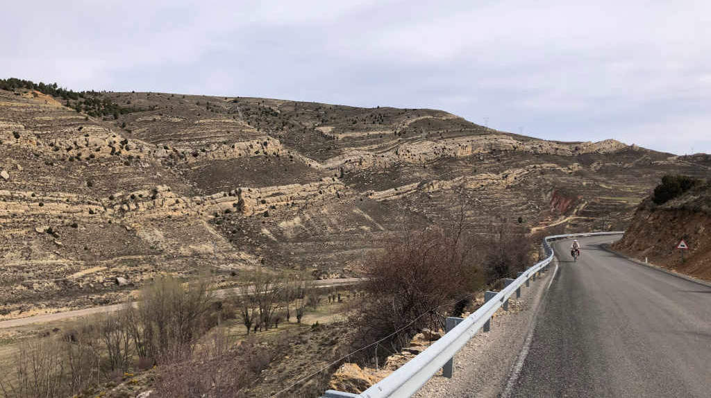 Straße hoch durch den Parque Geologico von Aliaga